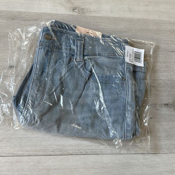 NYDJ Higher Rise Lightweight Denim Ella Shorts- Charmed 10 NWT IN PKG - Picture 5 of 7